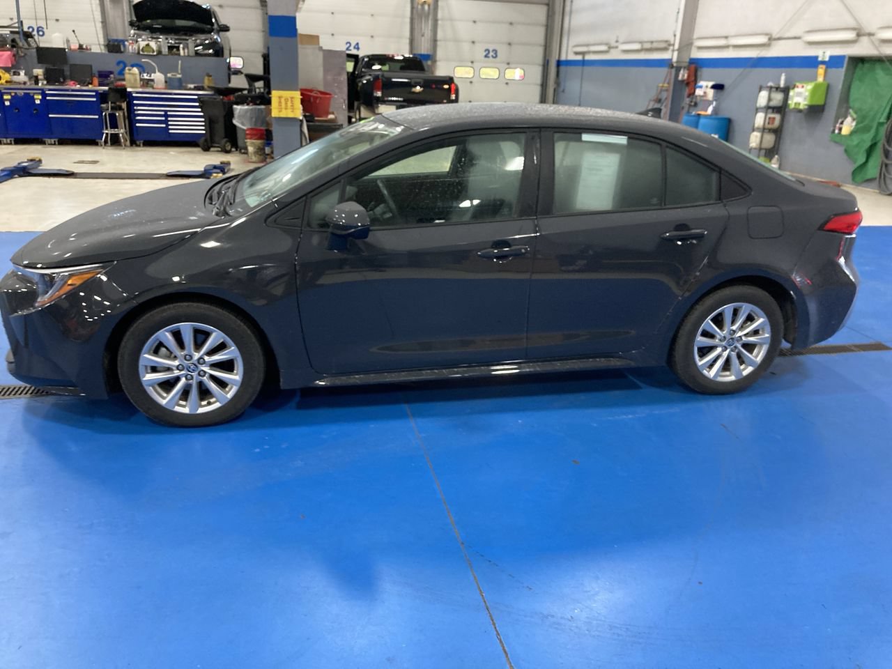 Used 2023 Toyota Corolla LE w/ LE Convenience Package FWD image 4