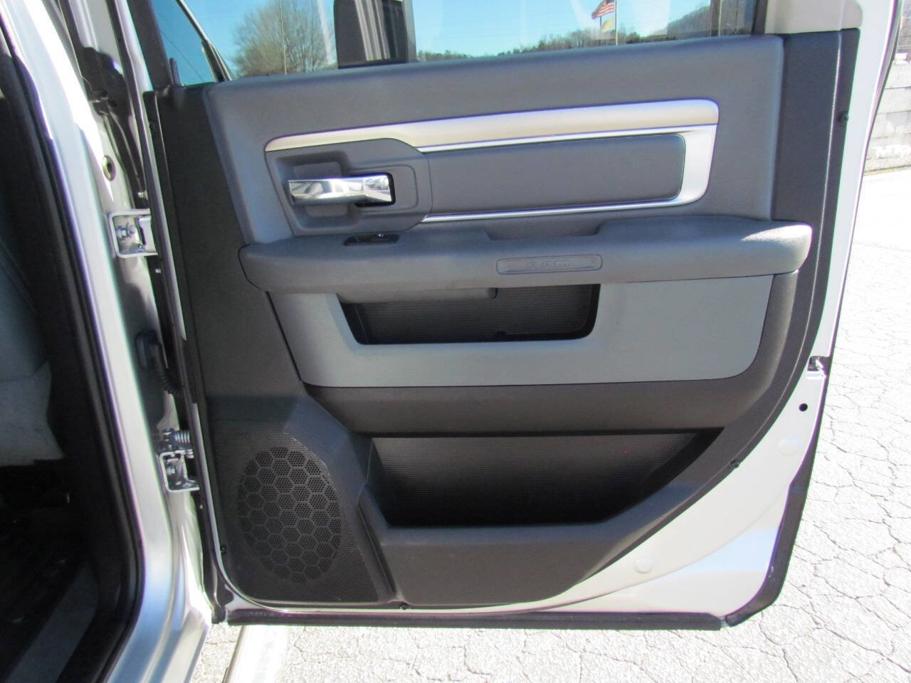 Used 2018 RAM 3500 SLT image 15