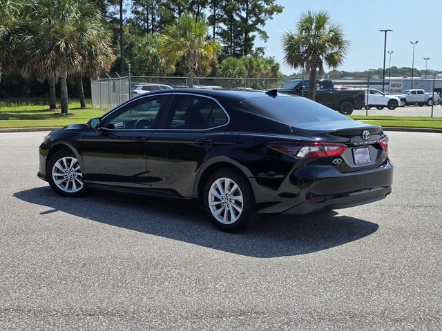 Used 2022 Toyota Camry LE FWD image 4