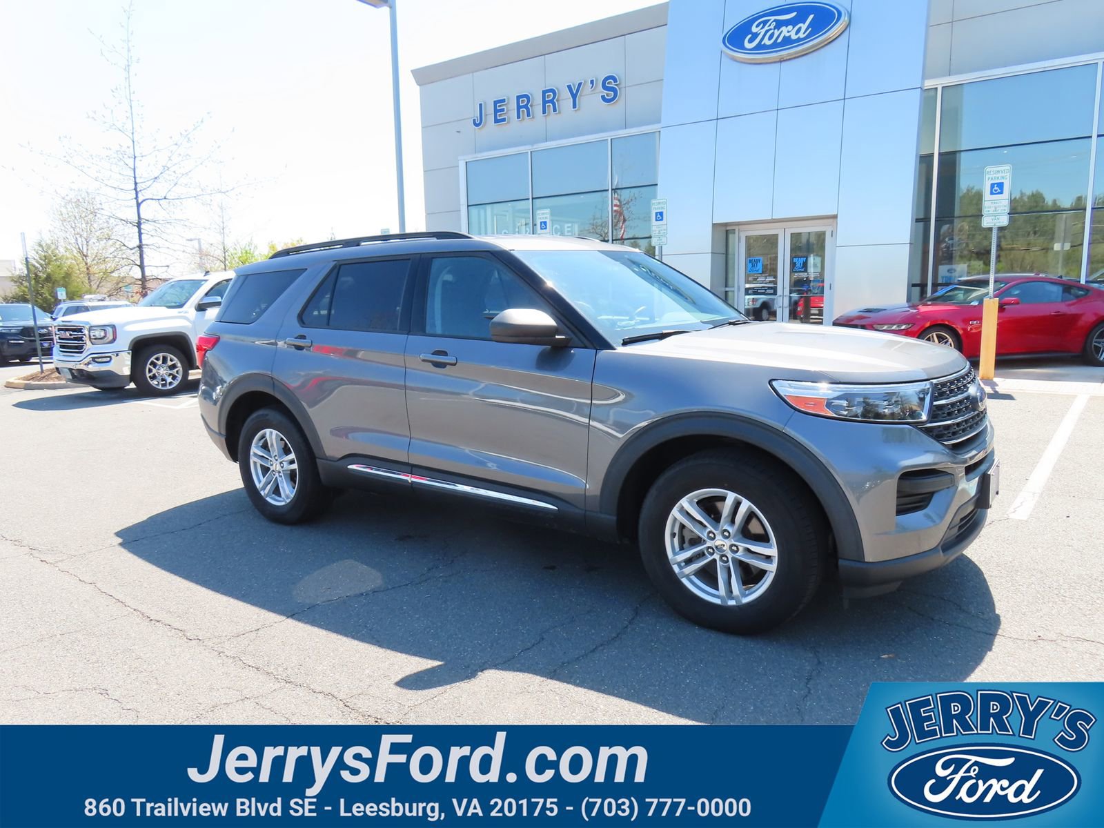 Used 2022 Ford Explorer XLT image 1