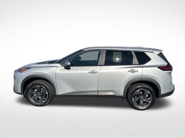 Used 2024 Nissan Rogue SV image 3