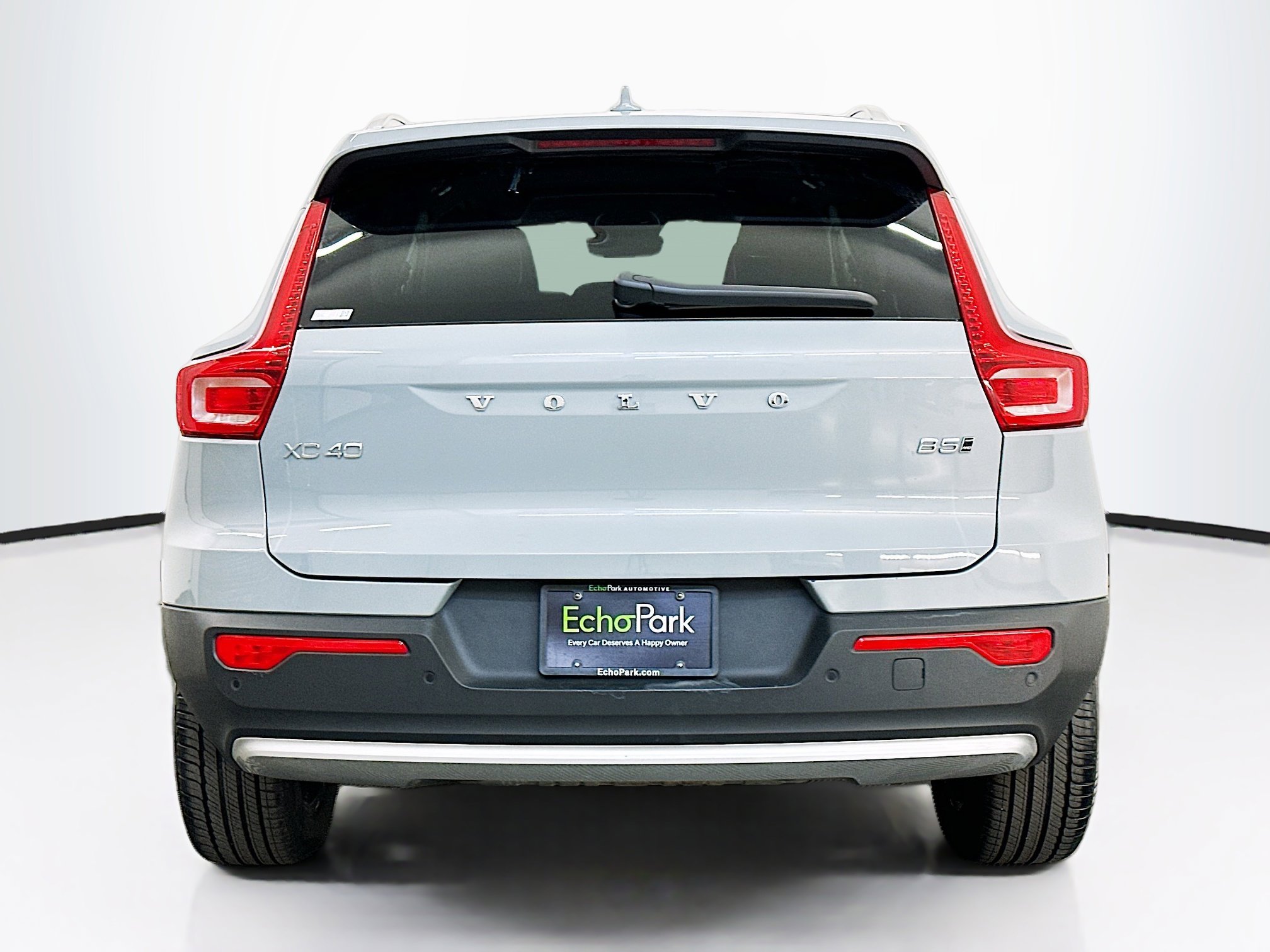 Used 2025 Volvo XC40 B5 Core image 7