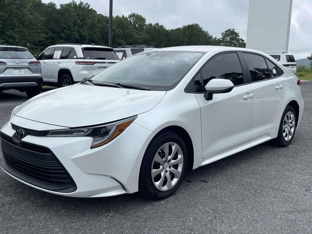 Used 2025 Toyota Corolla LE FWD image 5