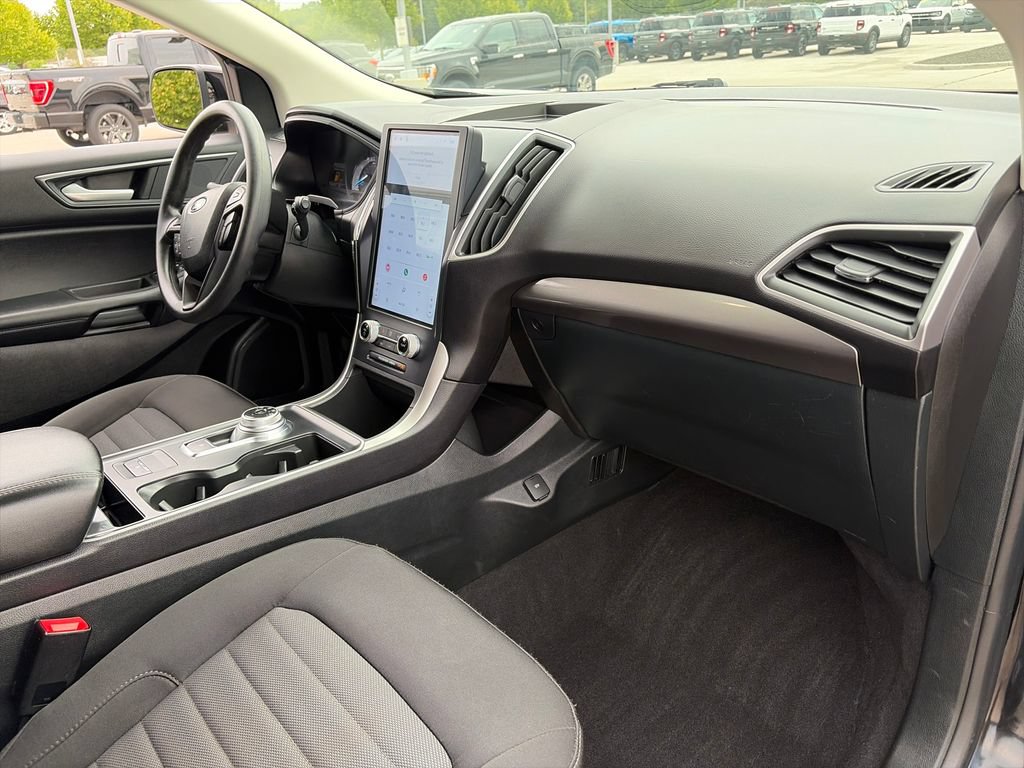Used 2024 Ford Edge SE w/ Black Appearance Package AWD/4WD image 10