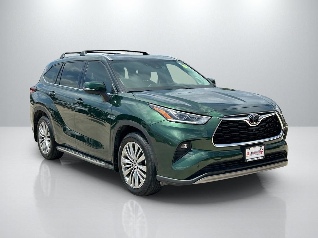 Certified 2024 Toyota Highlander Platinum FWD image 3