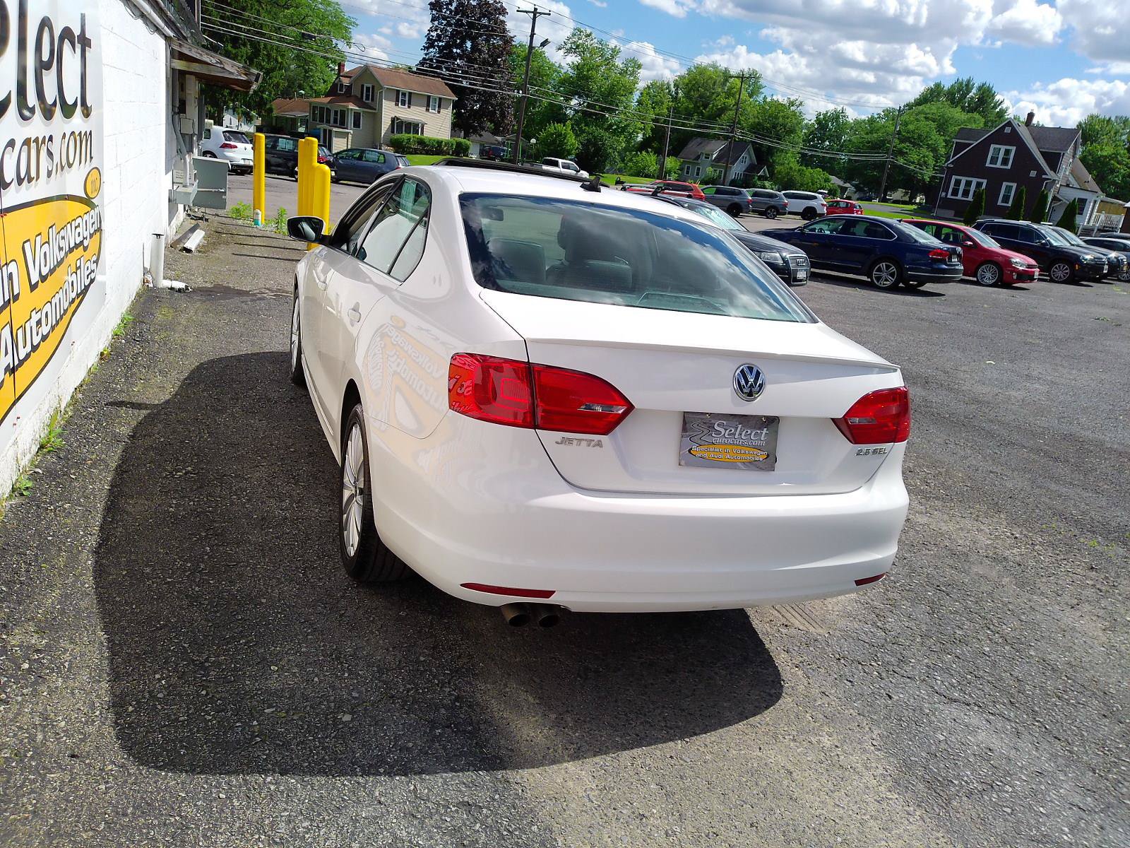 Used 2013 Volkswagen Jetta SEL FWD image 3