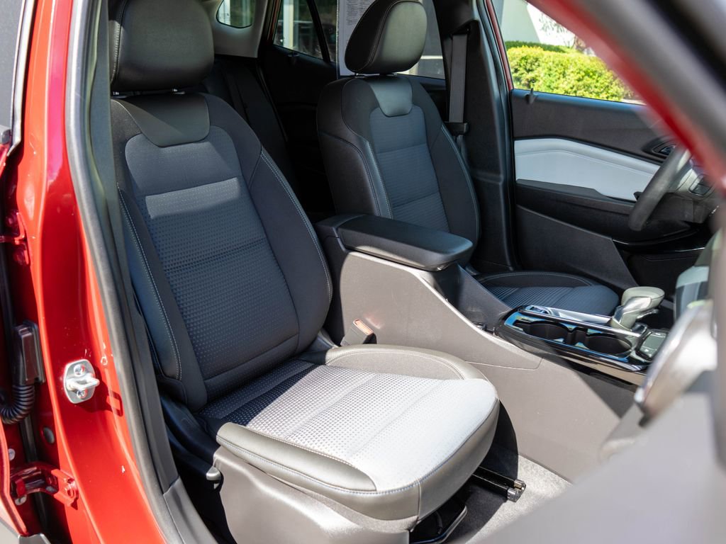 Used 2025 Chevrolet Trax LT FWD image 9