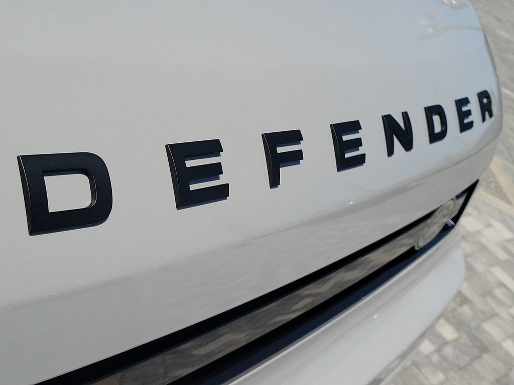 New 2026 Land Rover Defender 110 X-Dynamic SE AWD/4WD image 9