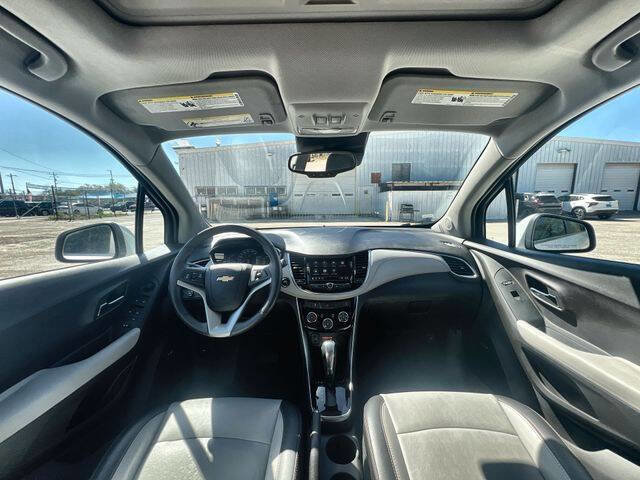 Used 2018 Chevrolet Trax Premier w/ LPO, Protection Package AWD/4WD image 19