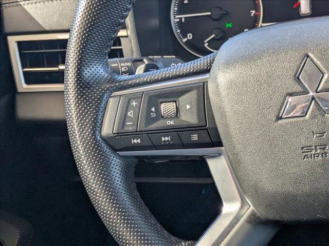 Used 2024 Mitsubishi Outlander SE image 24