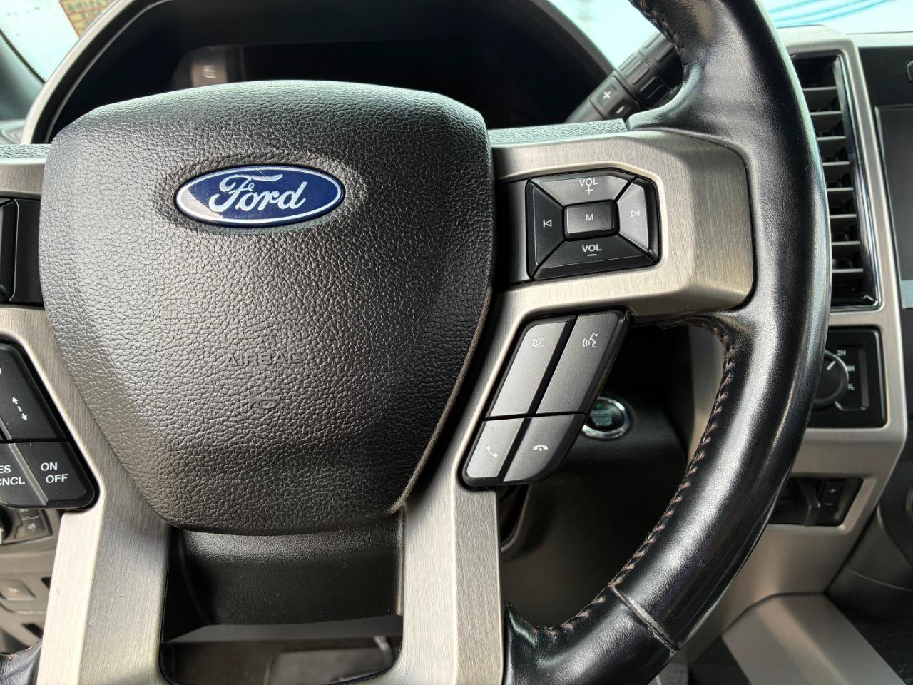 Used 2018 Ford F250 Platinum w/ Platinum Ultimate Package AWD/4WD image 32