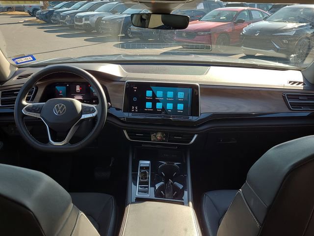 Used 2025 Volkswagen Atlas SE image 23
