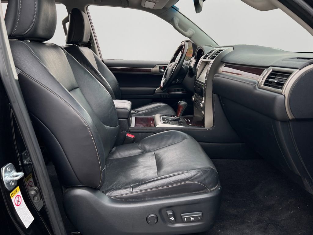 Used 2017 Lexus GX 460 image 7