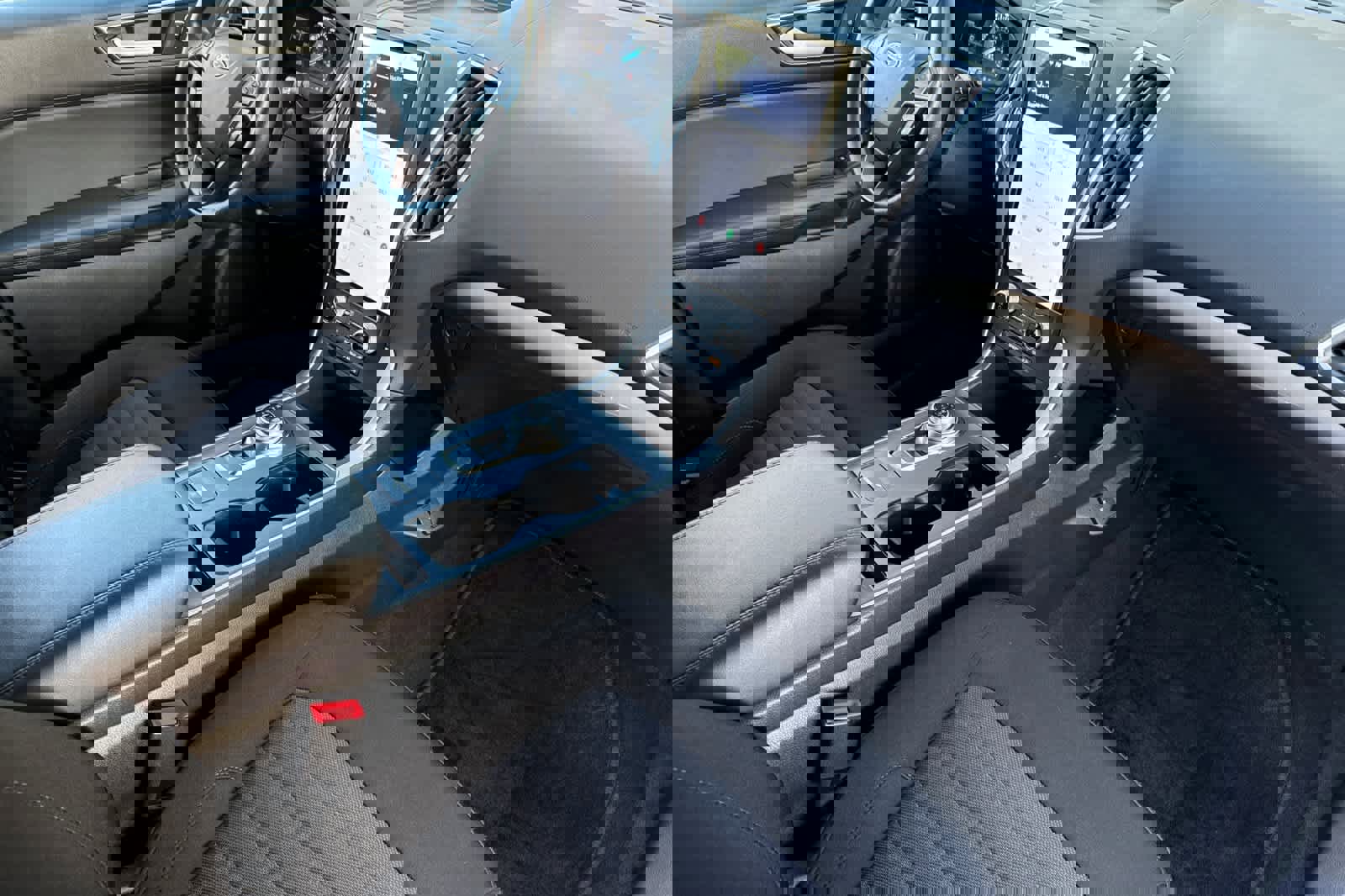 Used 2024 Ford Edge SE w/ Cargo Accessory Package image 17