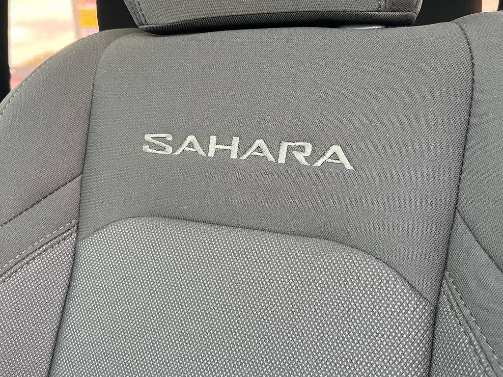 Used 2023 Jeep Wrangler Unlimited Sahara AWD/4WD image 13