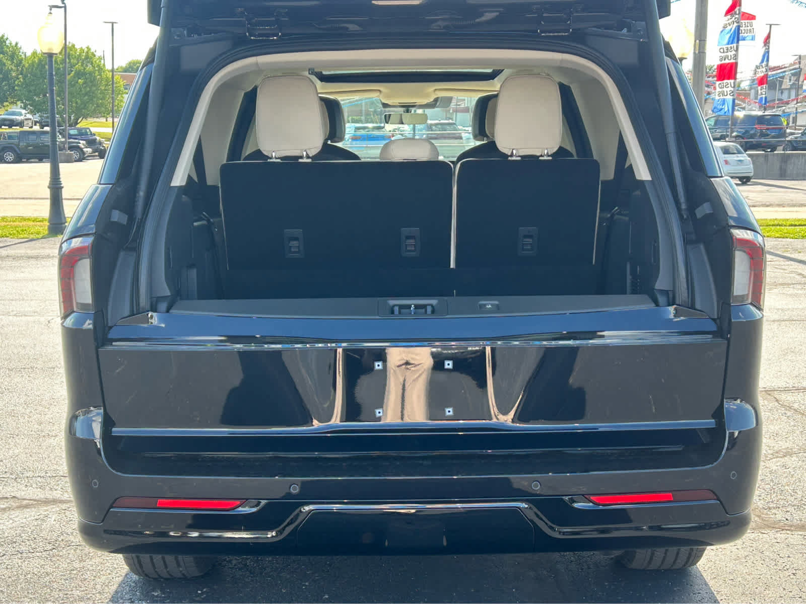 New 2027 Lincoln Navigator L Reserve w/ Jet Appearance Package AWD/4WD image 5