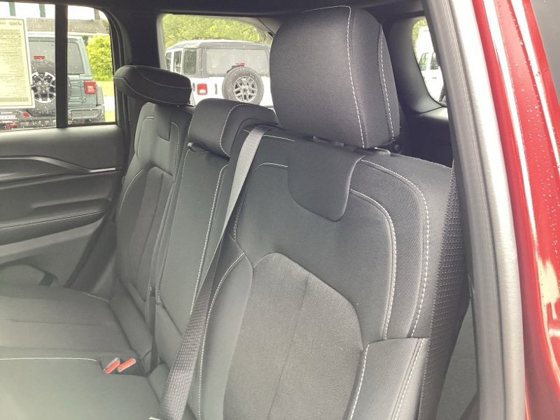 New 2025 Jeep Grand Cherokee Laredo w/ Luxury Tech Group I image 21