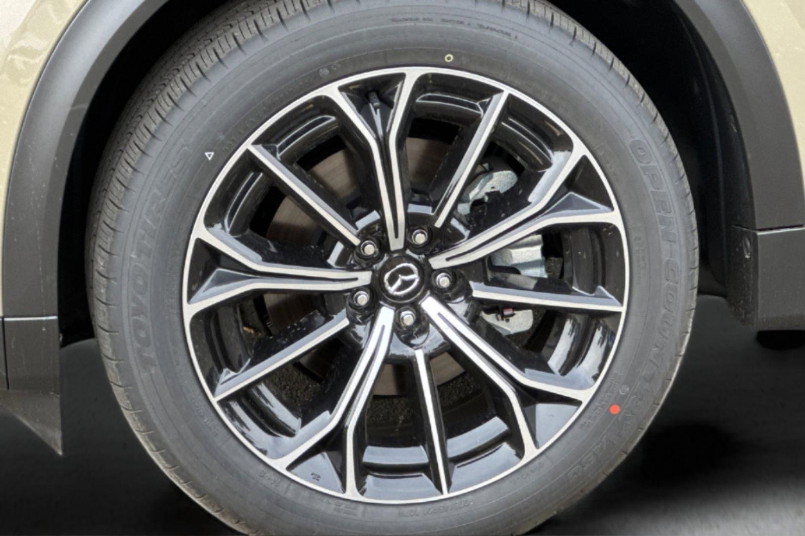 New 2025 MAZDA CX-70 Plug-In Hybrid w/ Premium Plus image 32