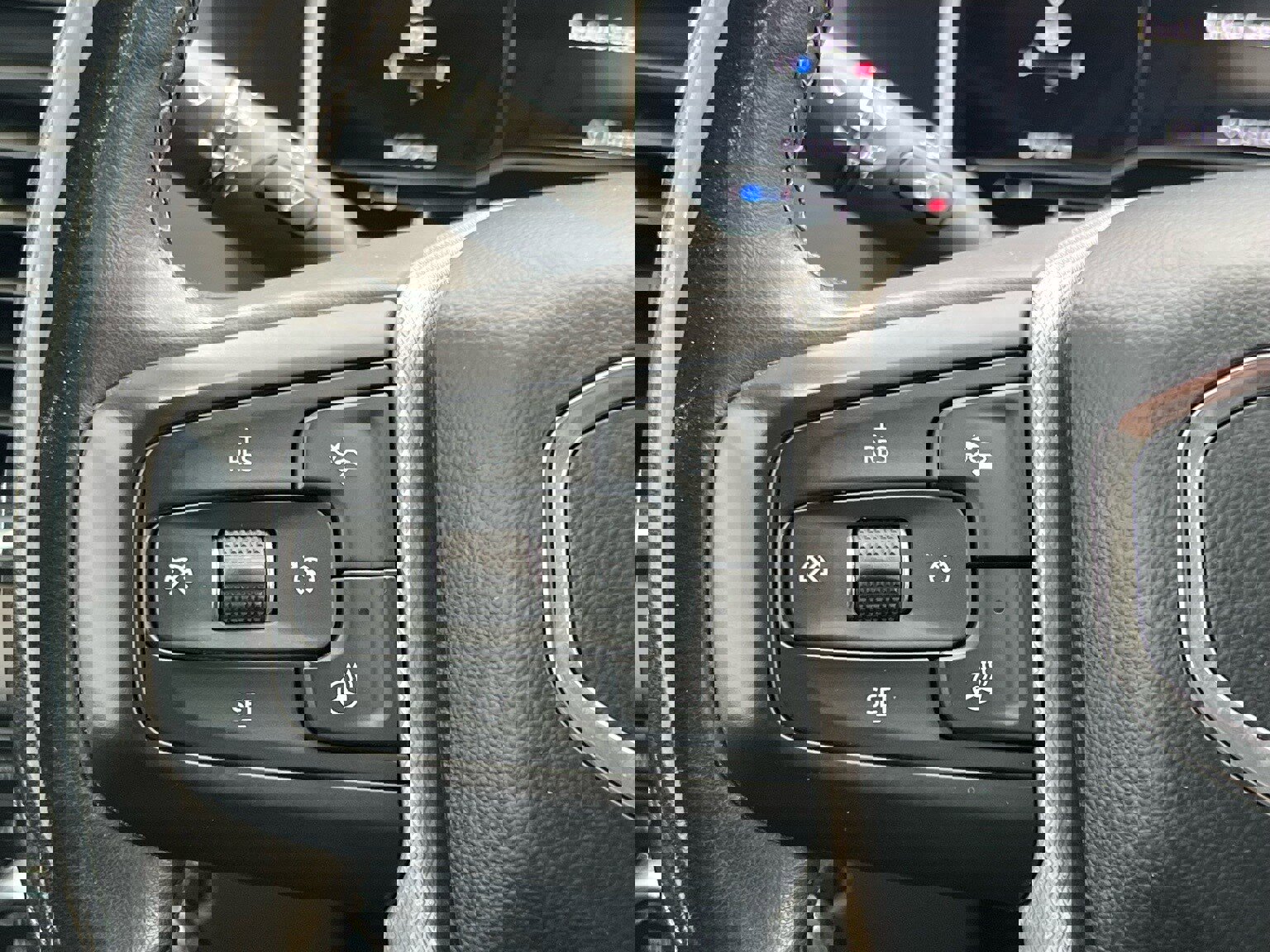 Used 2024 GMC Sierra 3500 Denali w/ Denali Reserve Package image 28