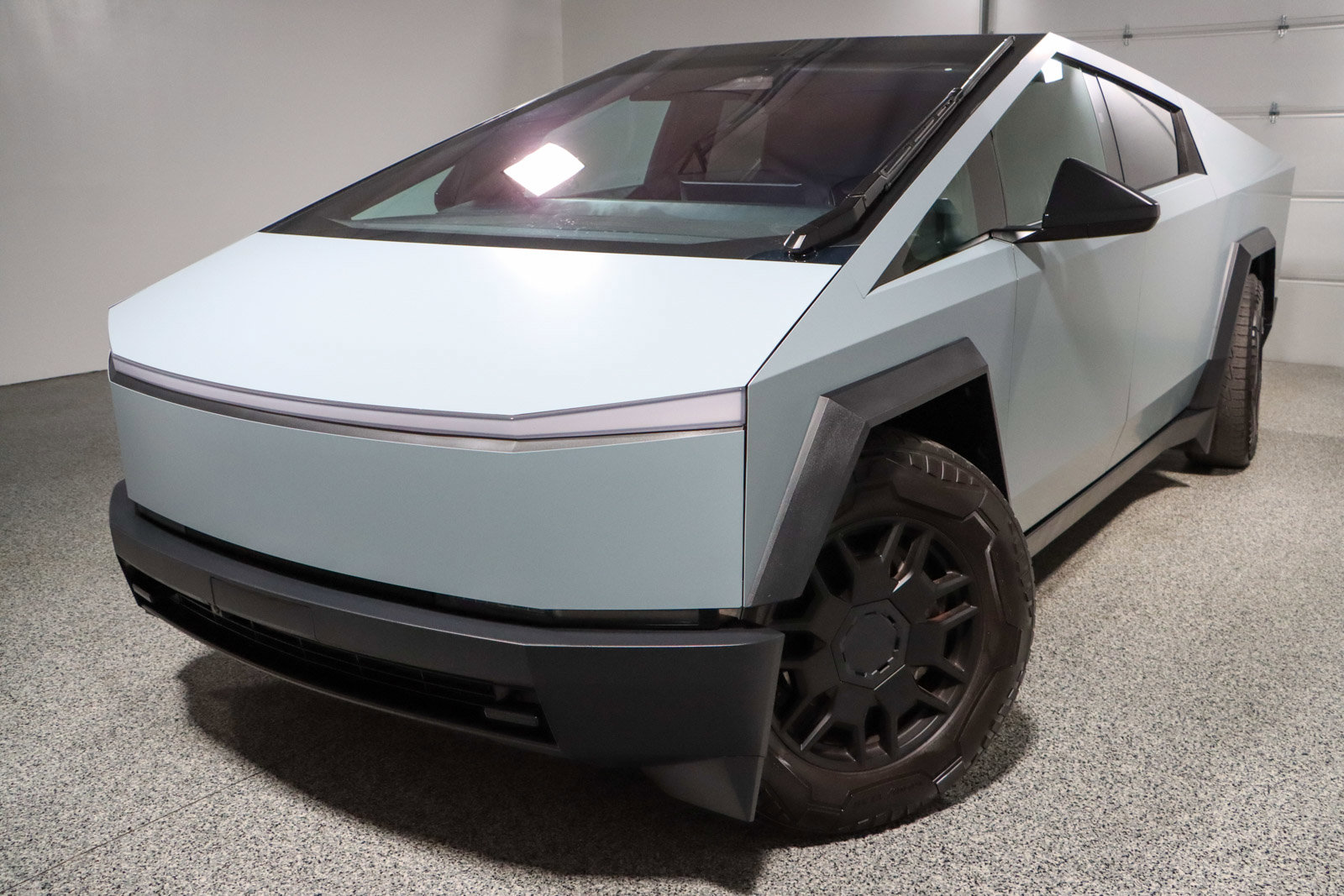 Used 2024 Tesla Cybertruck AWD Crew Cab image 27