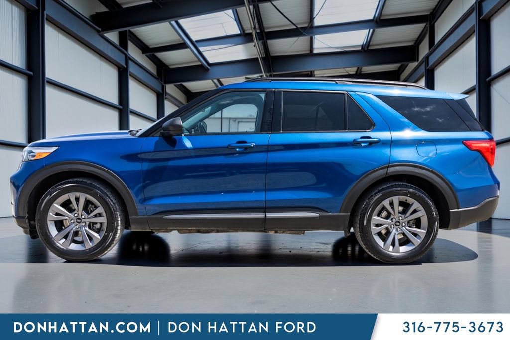 Used 2021 Ford Explorer XLT w/ Equipment Group 202A AWD/4WD image 3