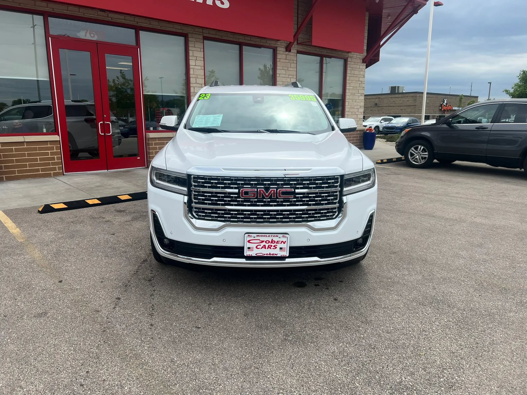 Used 2023 GMC Acadia Denali AWD/4WD image 2