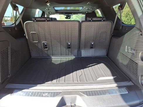 New 2026 Chevrolet Suburban High Country image 9