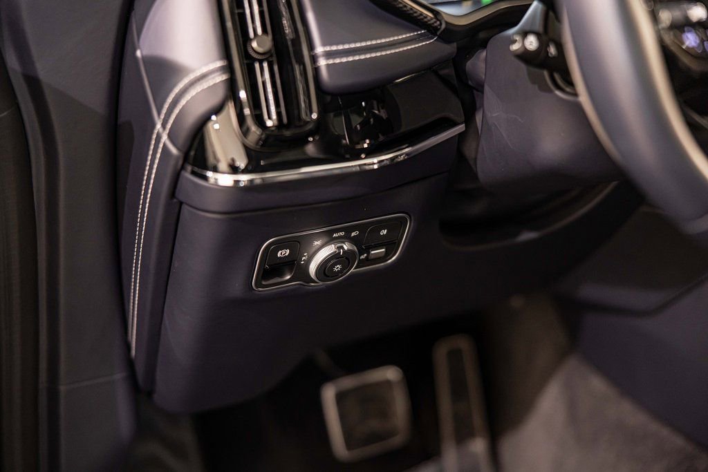 Used 2025 Aston Martin DBX 707 AWD/4WD image 22