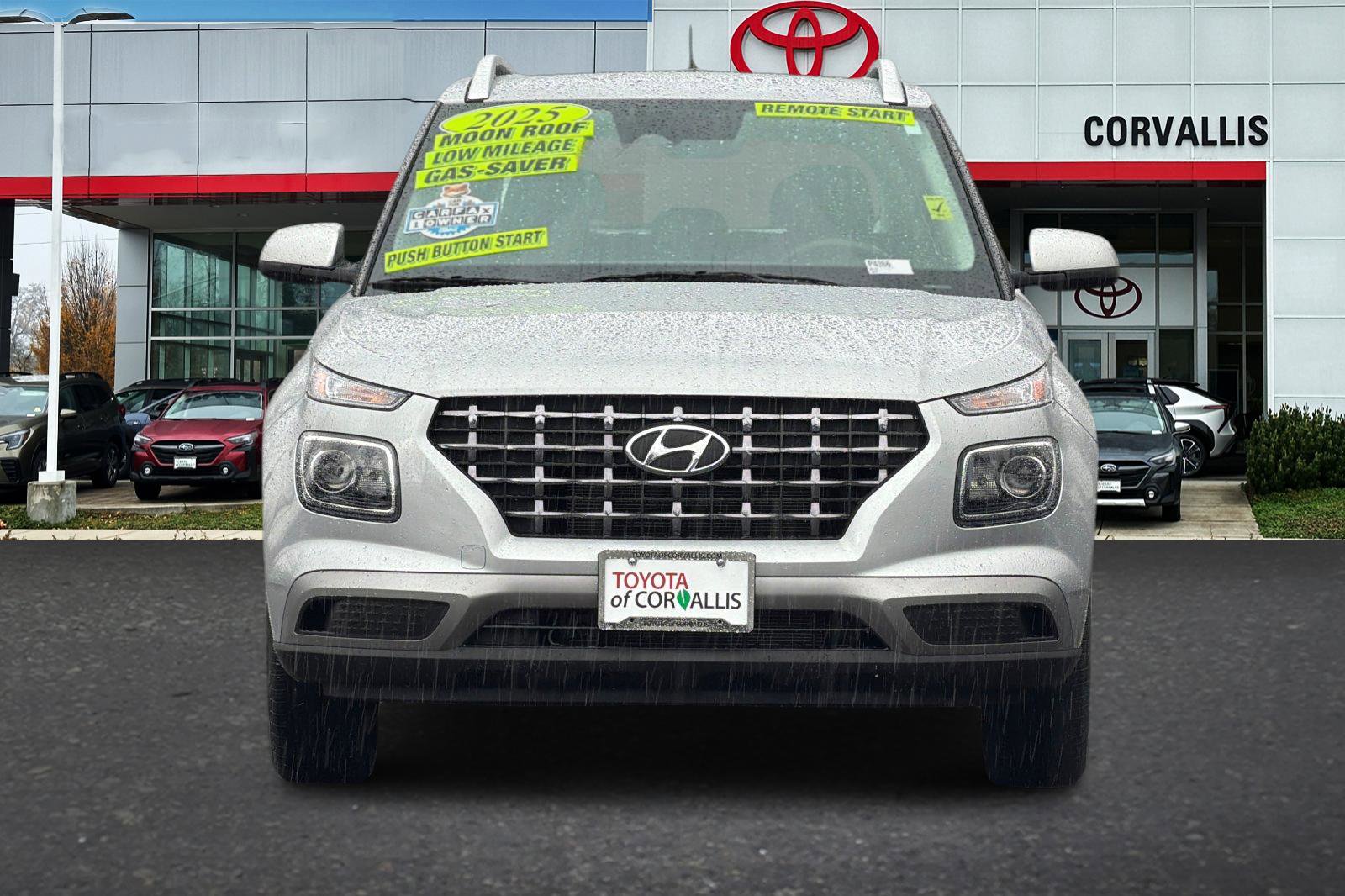 Used 2025 Hyundai Venue SEL image 9