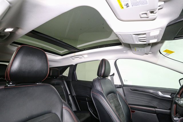 Used 2022 Ford Escape SEL w/ SEL Stealth AWD Package image 17