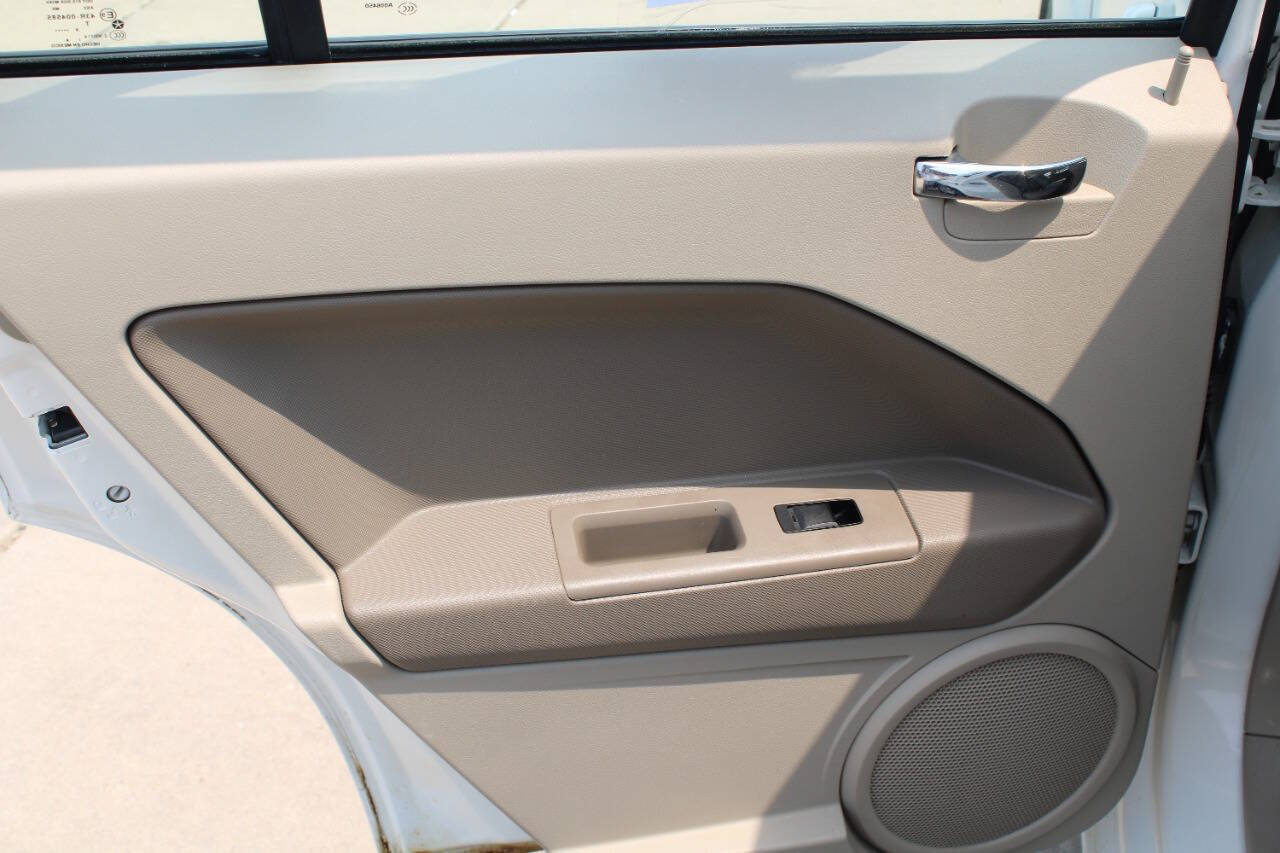 Used 2009 Dodge Caliber SXT FWD image 15