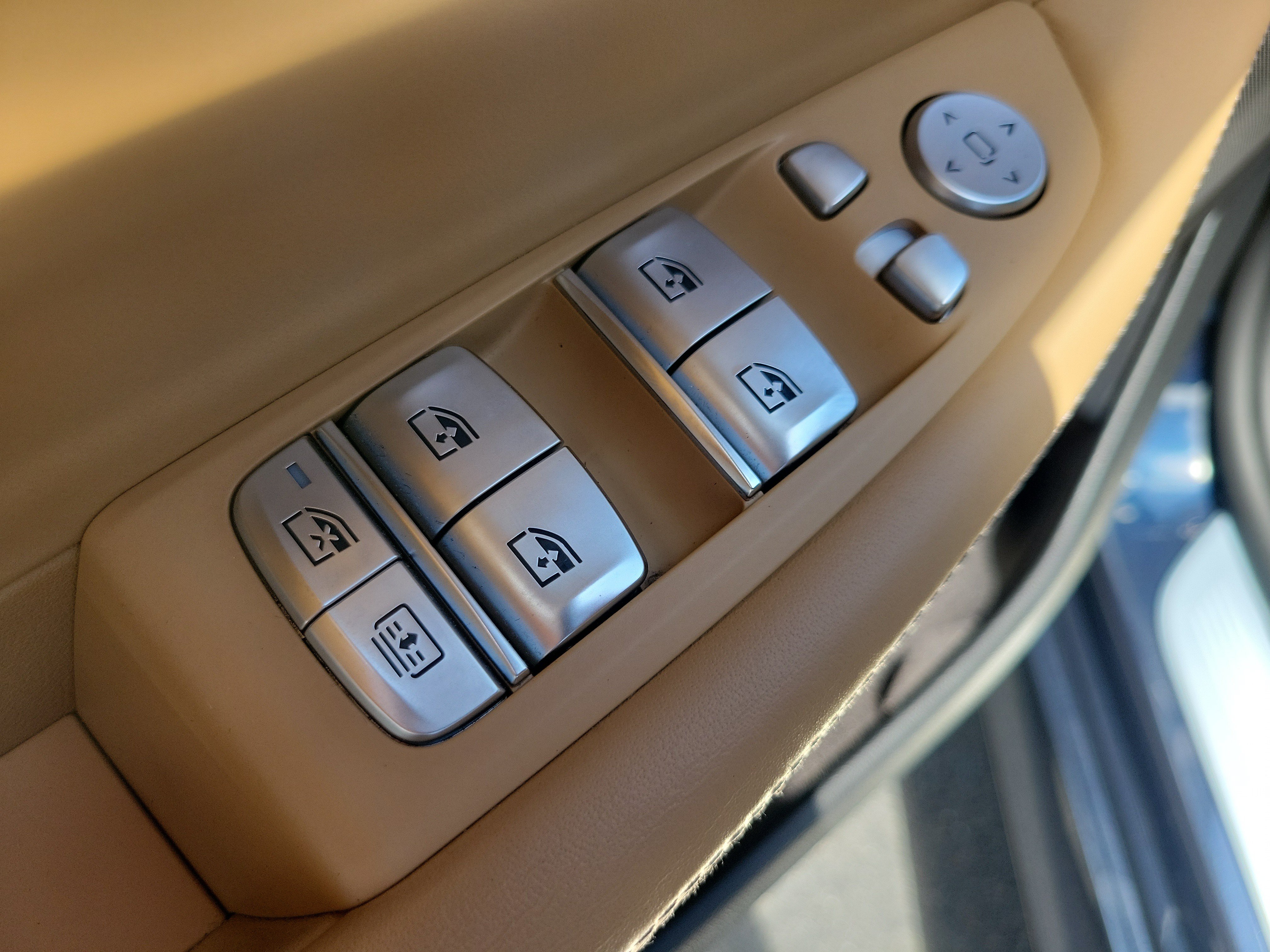 Used 2022 BMW 750Li xDrive AWD/4WD image 18