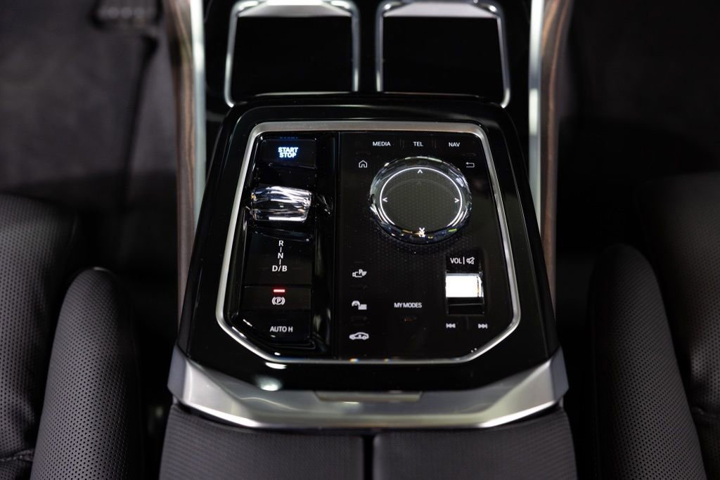 Used 2025 BMW i7 xDrive60 image 53