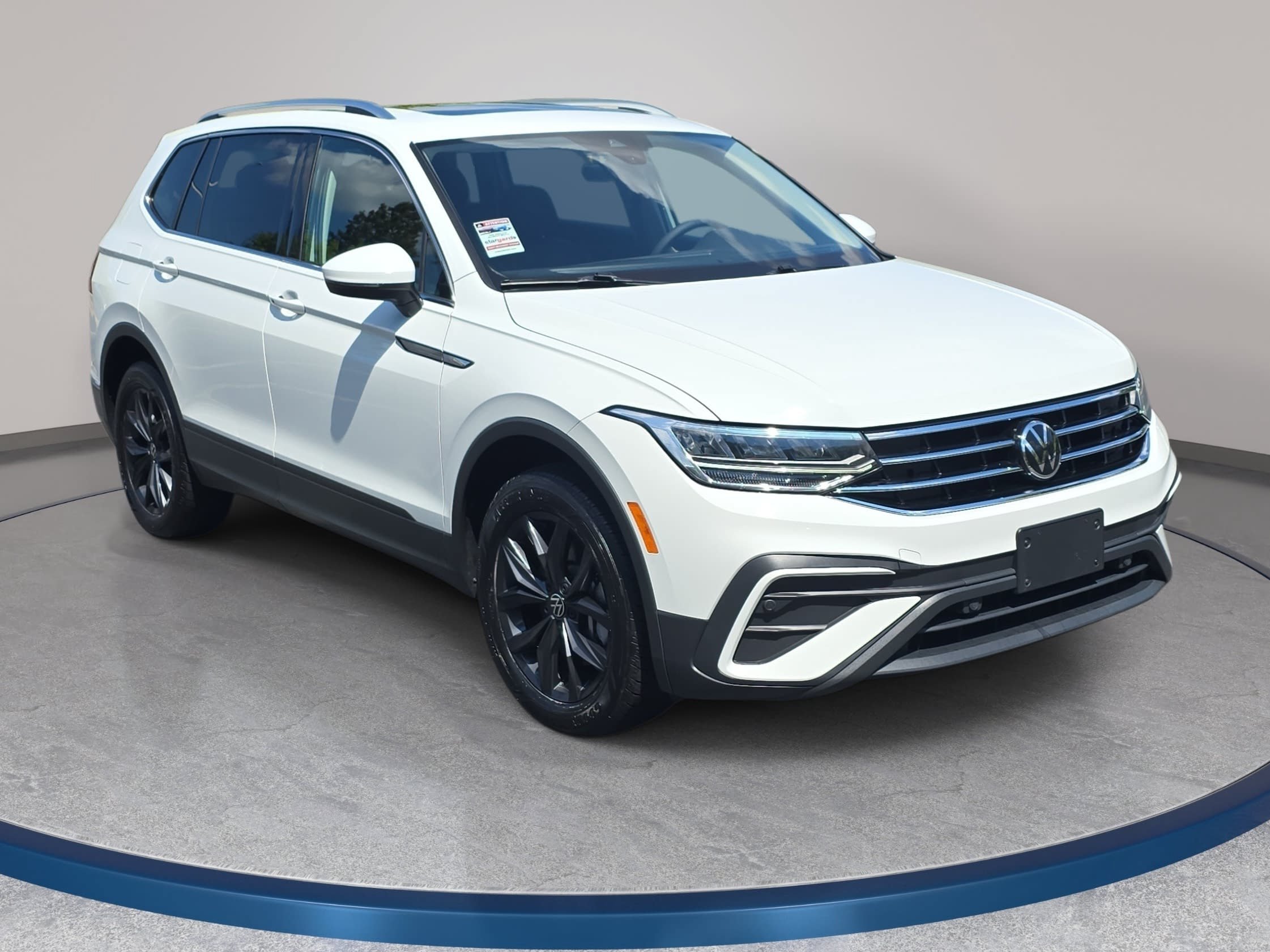 Certified 2024 Volkswagen Tiguan SE AWD/4WD image 3