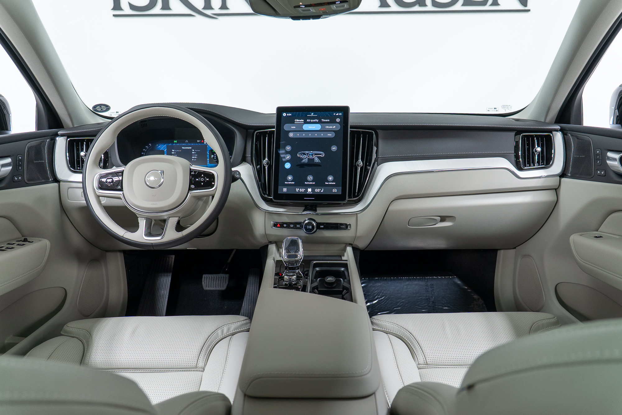 New 2026 Volvo XC60 T8 Ultra w/ Climate Package AWD/4WD image 15