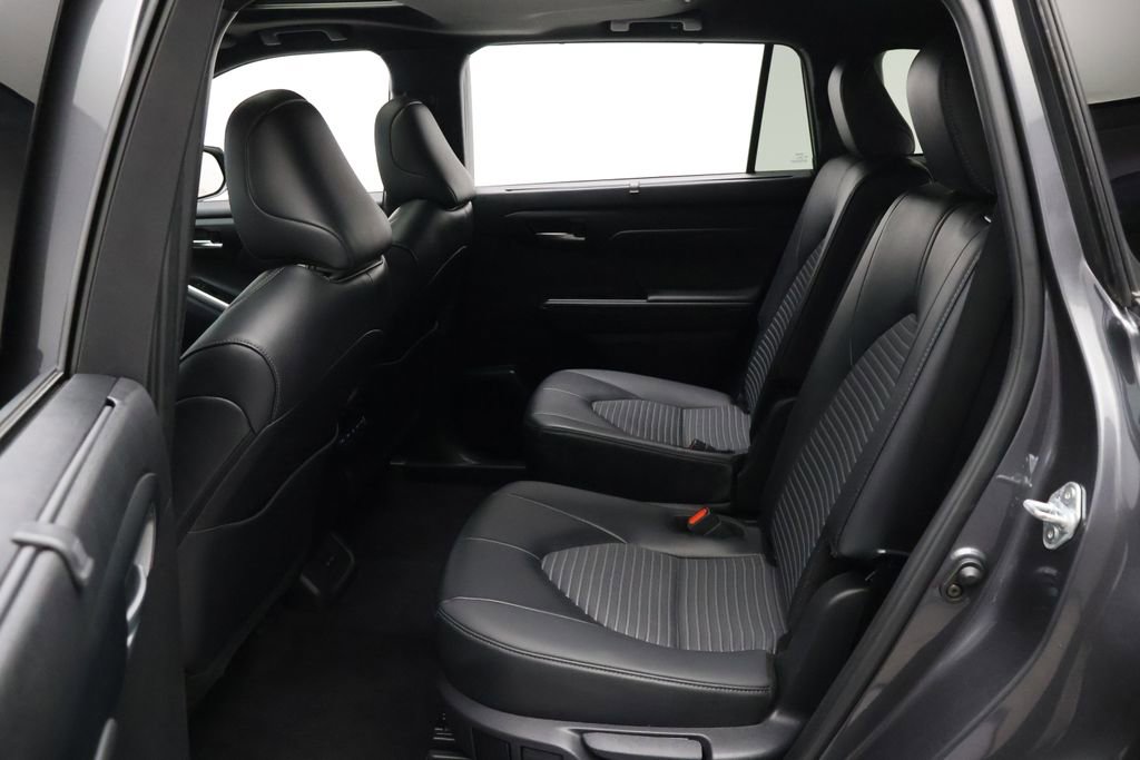 Used 2025 Toyota Highlander XSE image 19