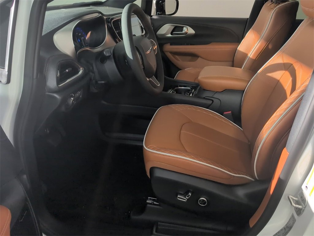 New 2026 Chrysler Pacifica Pinnacle image 6