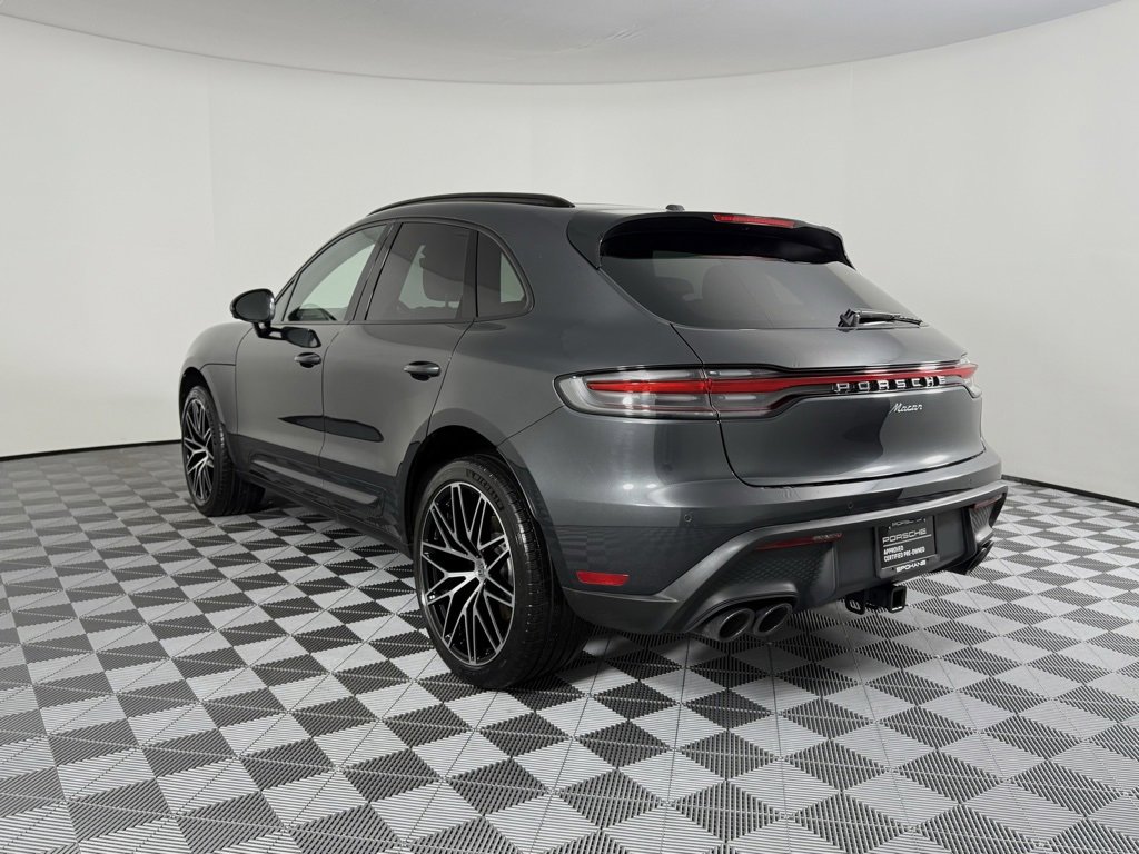 Certified 2025 Porsche Macan image 3