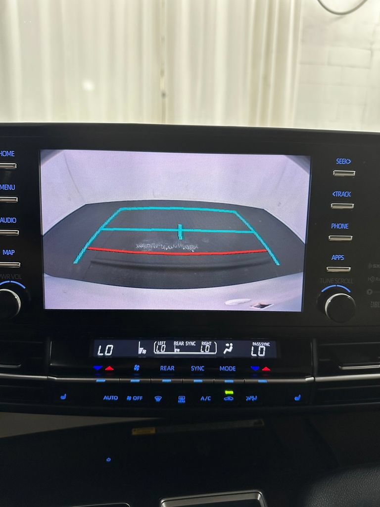 Used 2022 Toyota Sienna XLE w/ XLE Plus Package FWD image 22