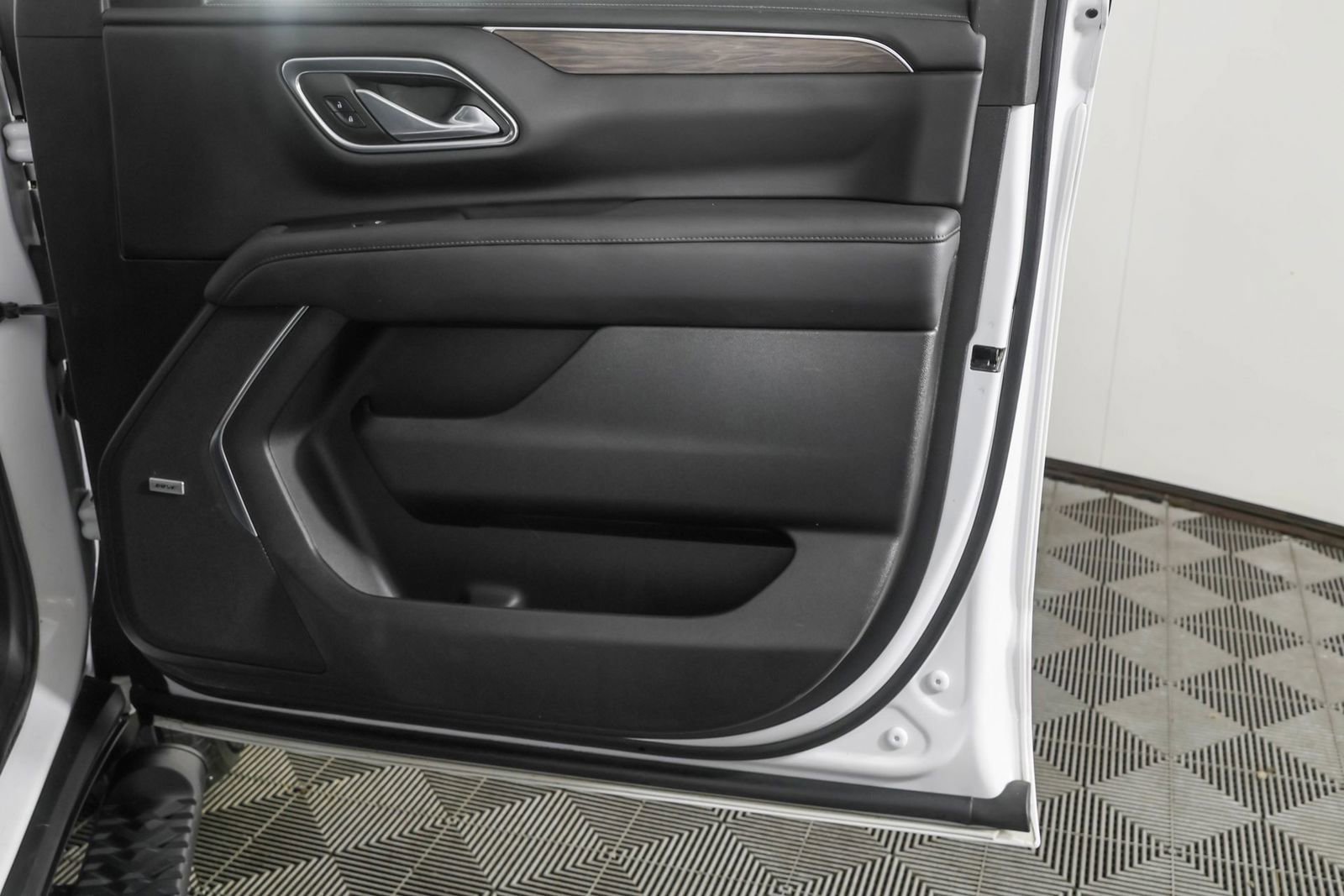 Used 2022 Chevrolet Tahoe Z71 w/ Luxury Package AWD/4WD image 53