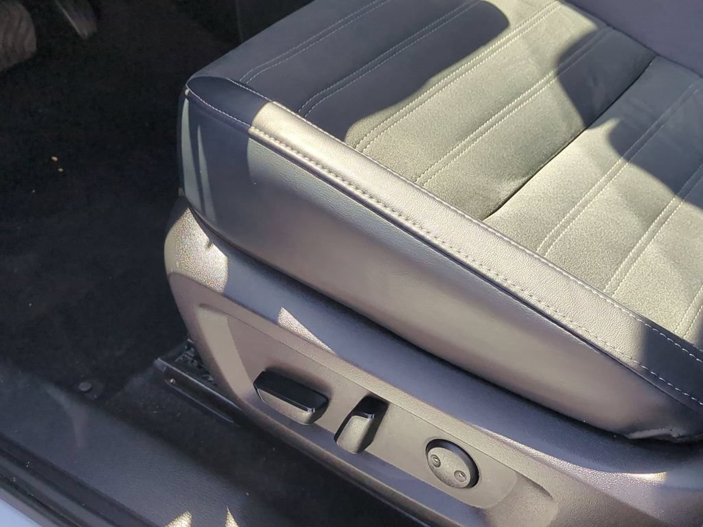 Used 2025 Mitsubishi Outlander SE AWD/4WD image 14