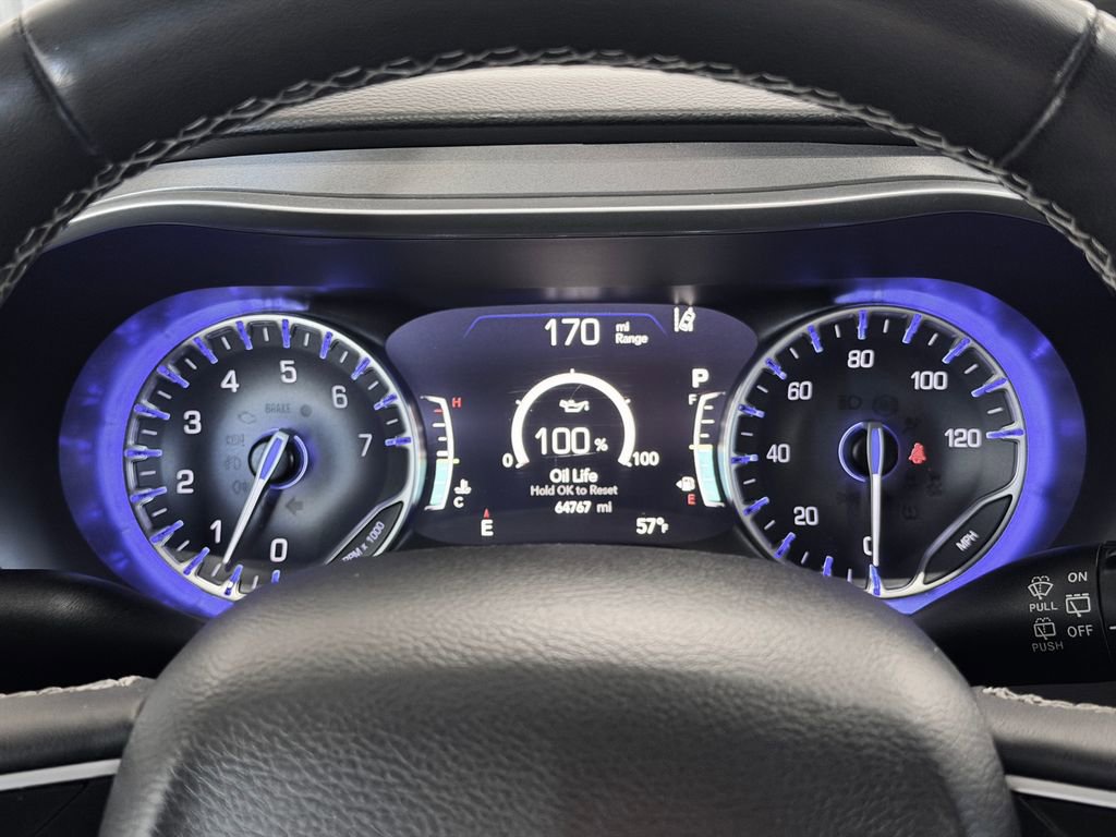 Used 2023 Chrysler Pacifica Touring-L image 17