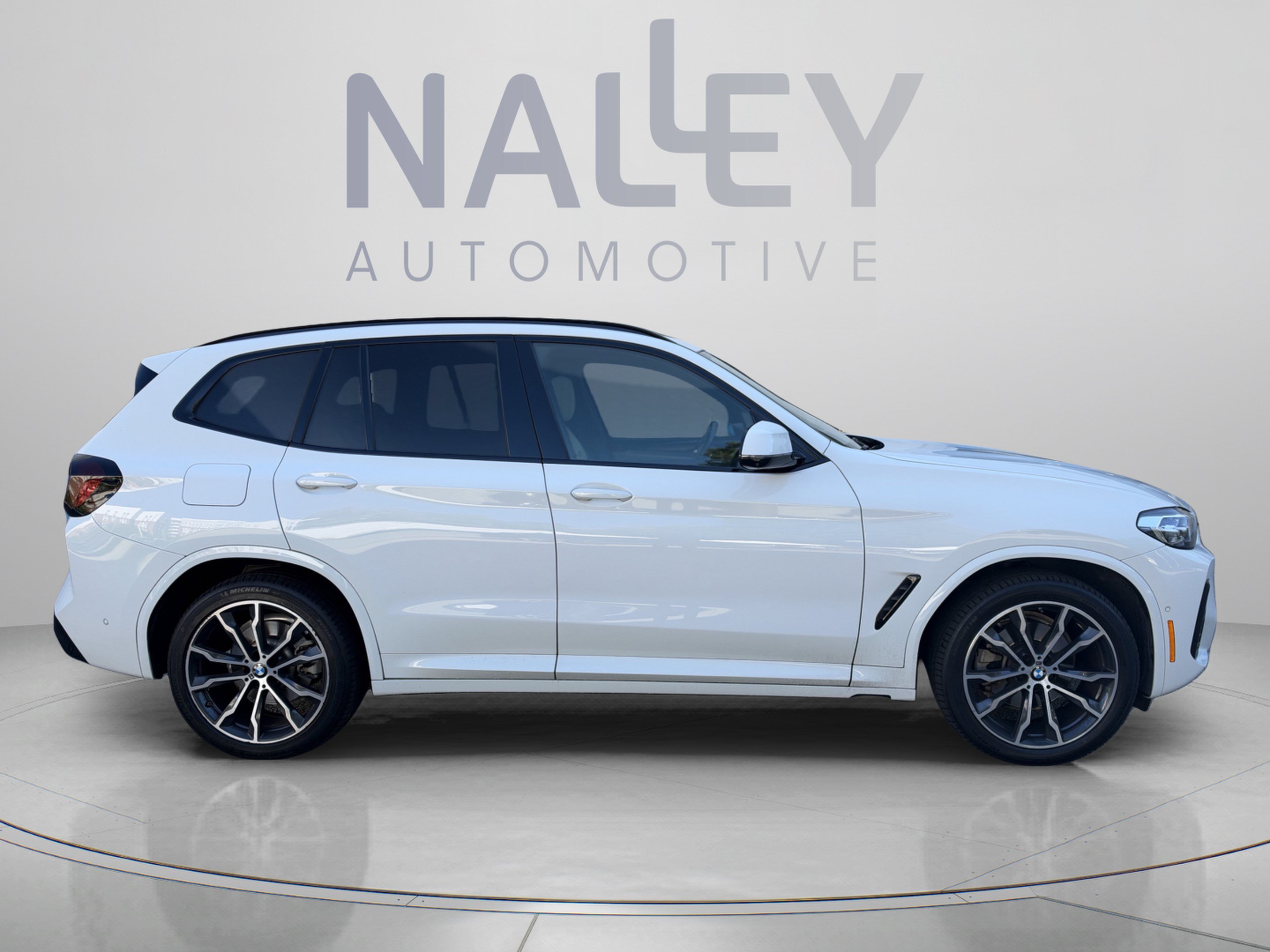 Used 2023 BMW X3 xDrive30i w/ M Sport Package AWD/4WD image 4