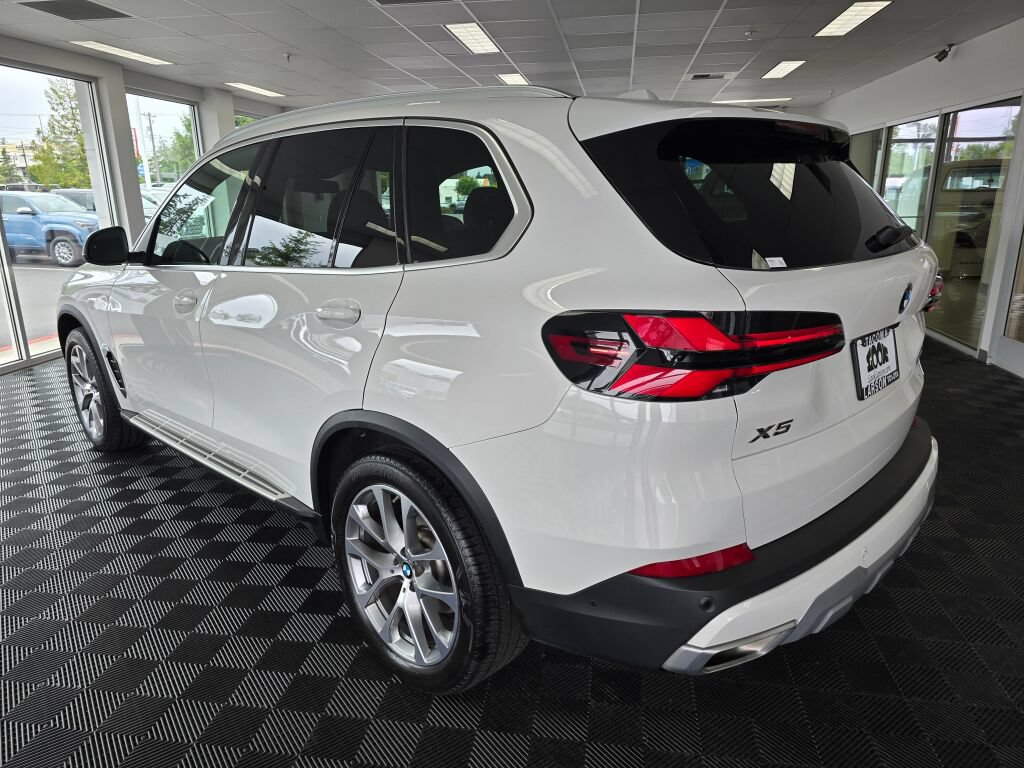 Used 2026 BMW X5 xDrive40i AWD/4WD image 5