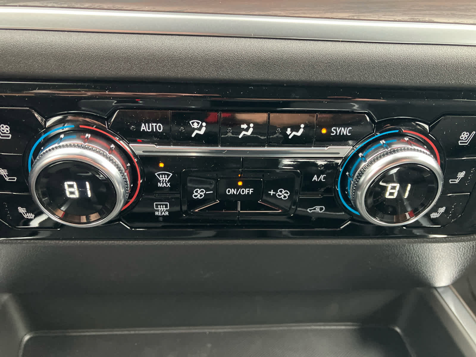 New 2026 GMC Sierra 1500 SLT w/ SLT Premium Package image 34