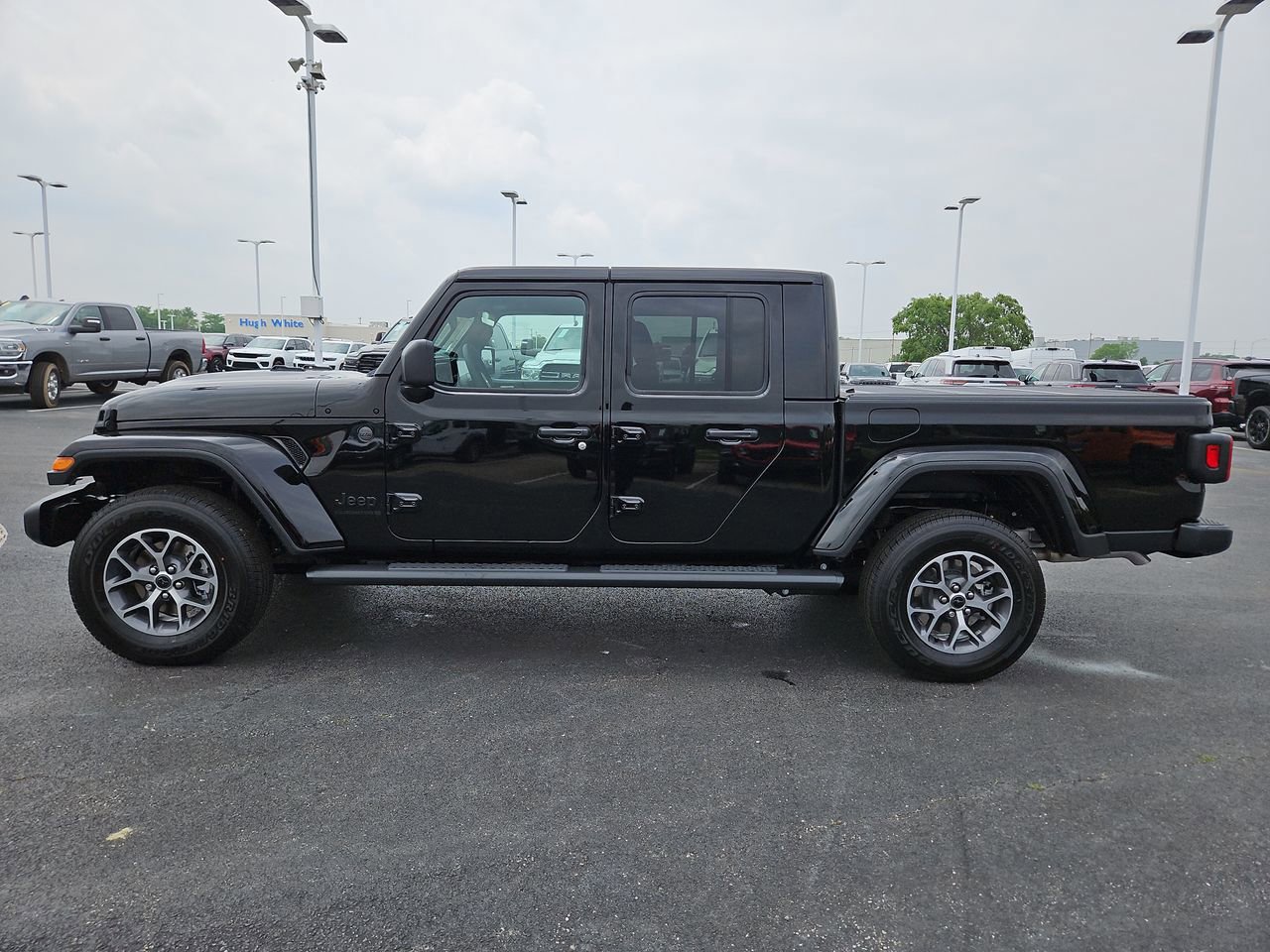 New 2025 Jeep Gladiator Sport image 4