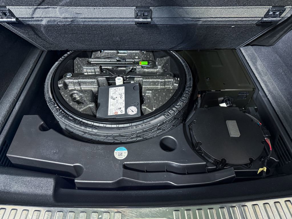 Used 2019 Audi Q8 Premium Plus w/ Premium Plus image 33