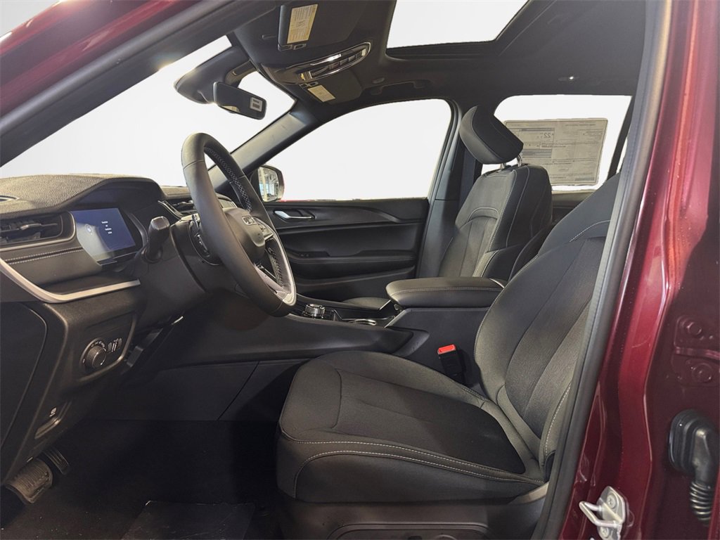 New 2025 Jeep Grand Cherokee 4WD image 12