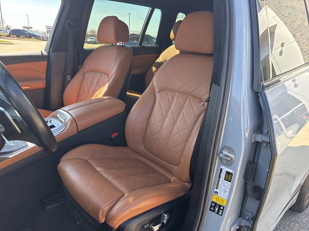 Used 2023 BMW X7 xDrive40i w/ M Sport Package image 17