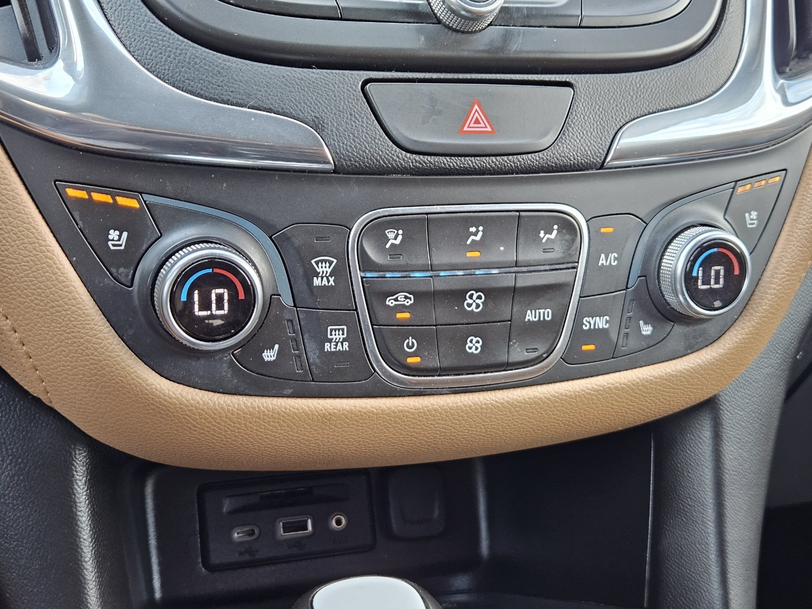 Used 2019 Chevrolet Equinox Premier FWD image 21